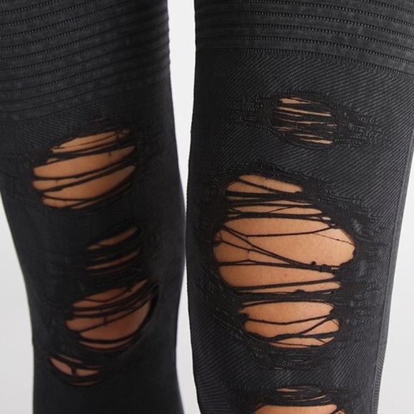 SOLD OUT CLEARANCE Vintage Seamless Destroyed Jeggings - Denim - Picture 2 of 3